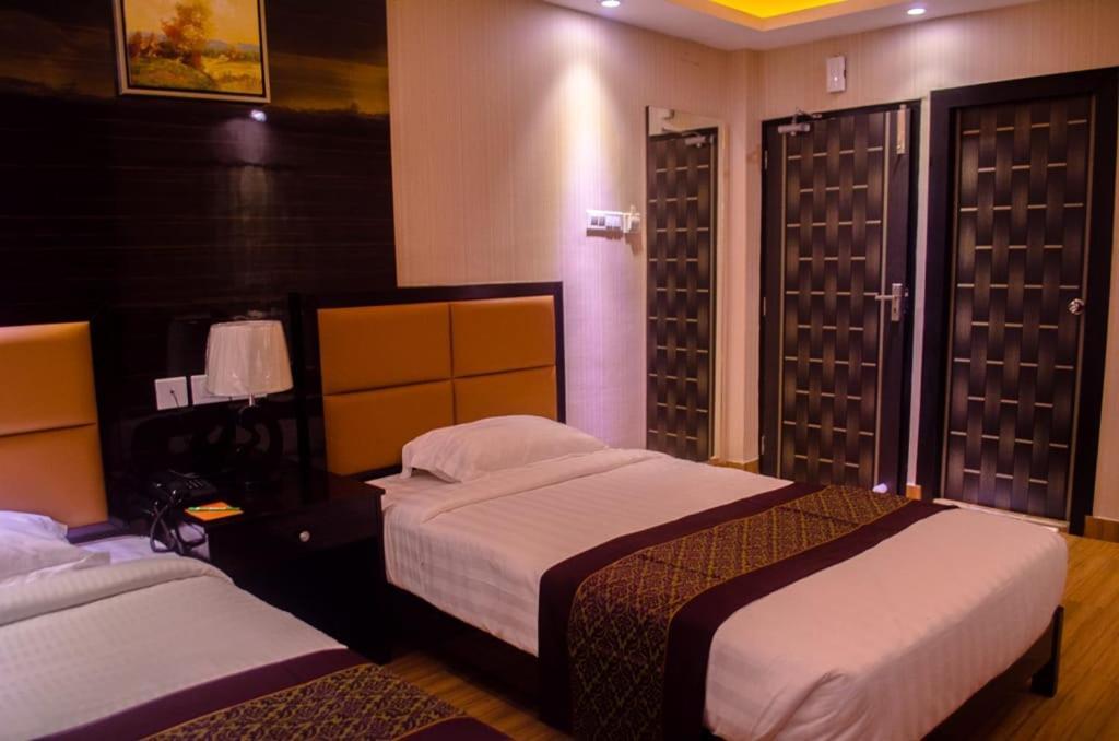 Hotel Comfotel Kolkata Exterior photo
