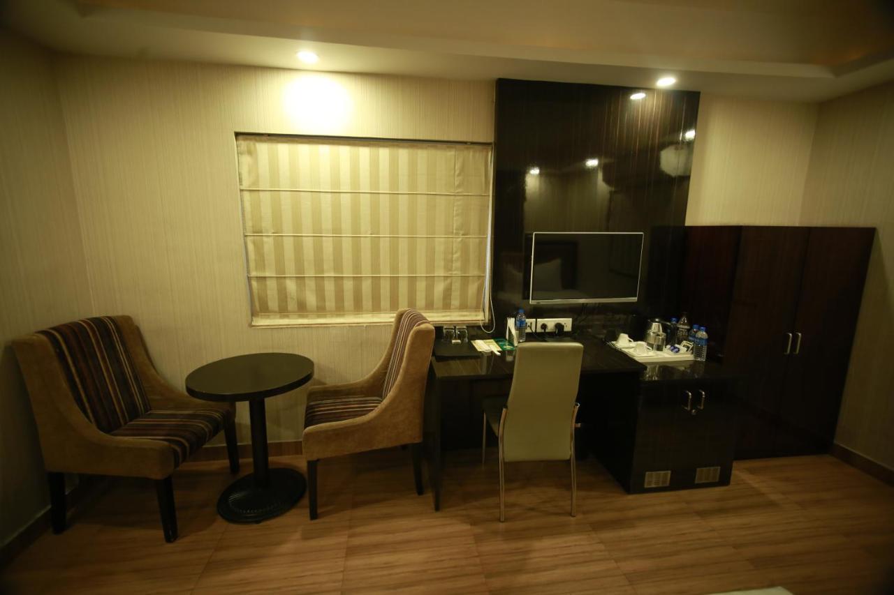 Hotel Comfotel Kolkata Exterior photo