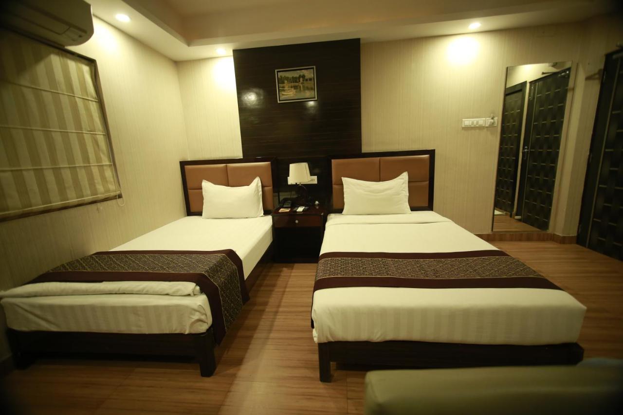 Hotel Comfotel Kolkata Exterior photo