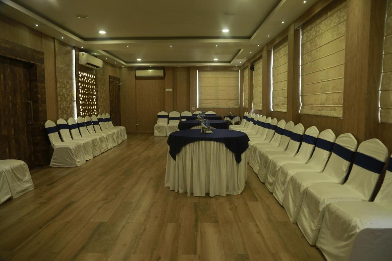 Hotel Comfotel Kolkata Exterior photo